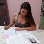 Entudiante en su hogar